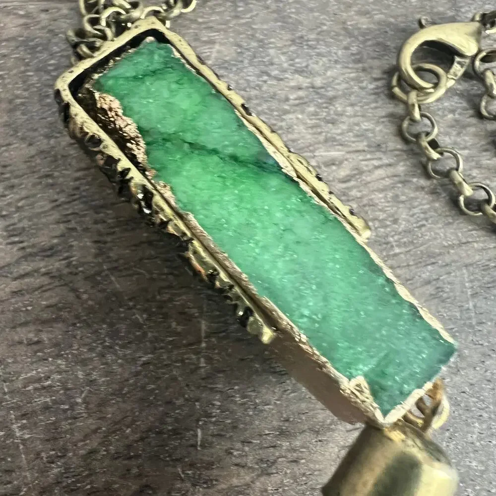 Vibrant Green Druzy Agate Gold Tone Bar Pendant Necklace with Fringe